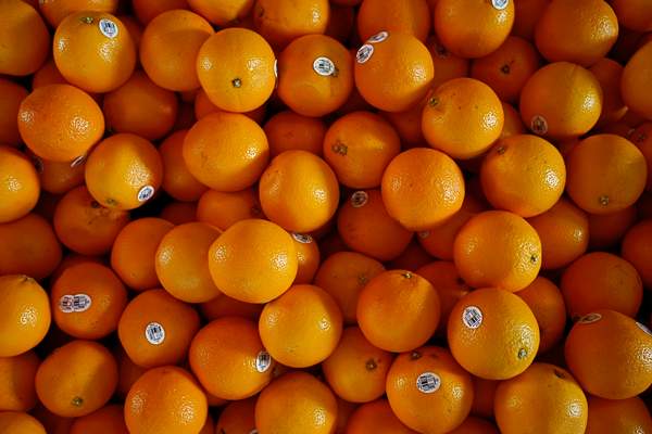Photo of oranges taken using a Sigma 35mm f/2 DG DN Contemporary lens on a Sony a7 III